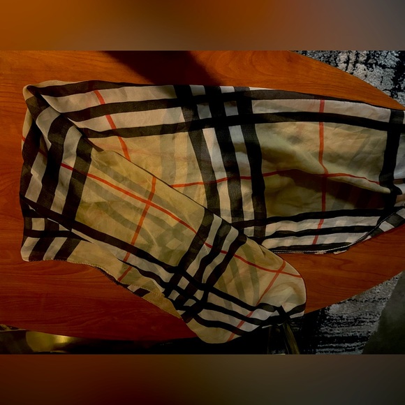 Plaid Scarf with Red and Black Stripes - Picture 5 of 5